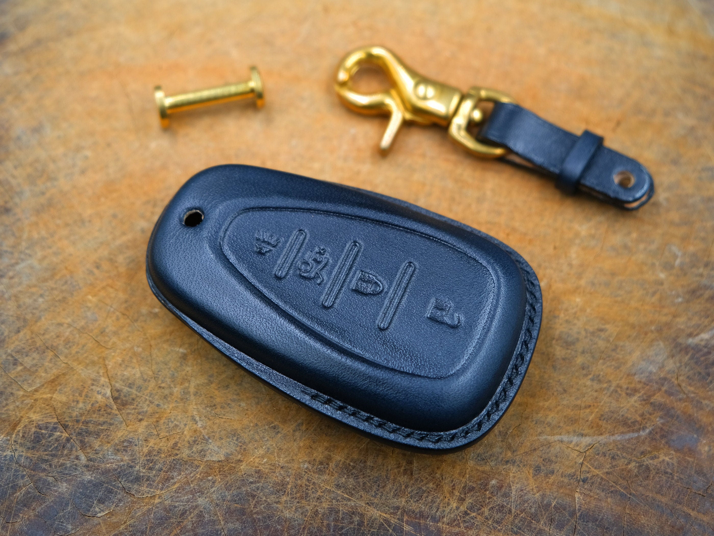  MAKEER Leather Key Case fob Holder,Key Cover Replacement for  Chevrolet2017 2018 2019 2020 2021 Chevy Malibu Camaro Trax Traverse Sonic  Cruze Volt Equinox Protective Remote Key,JDB-JDPS-Model B-Black : Automotive