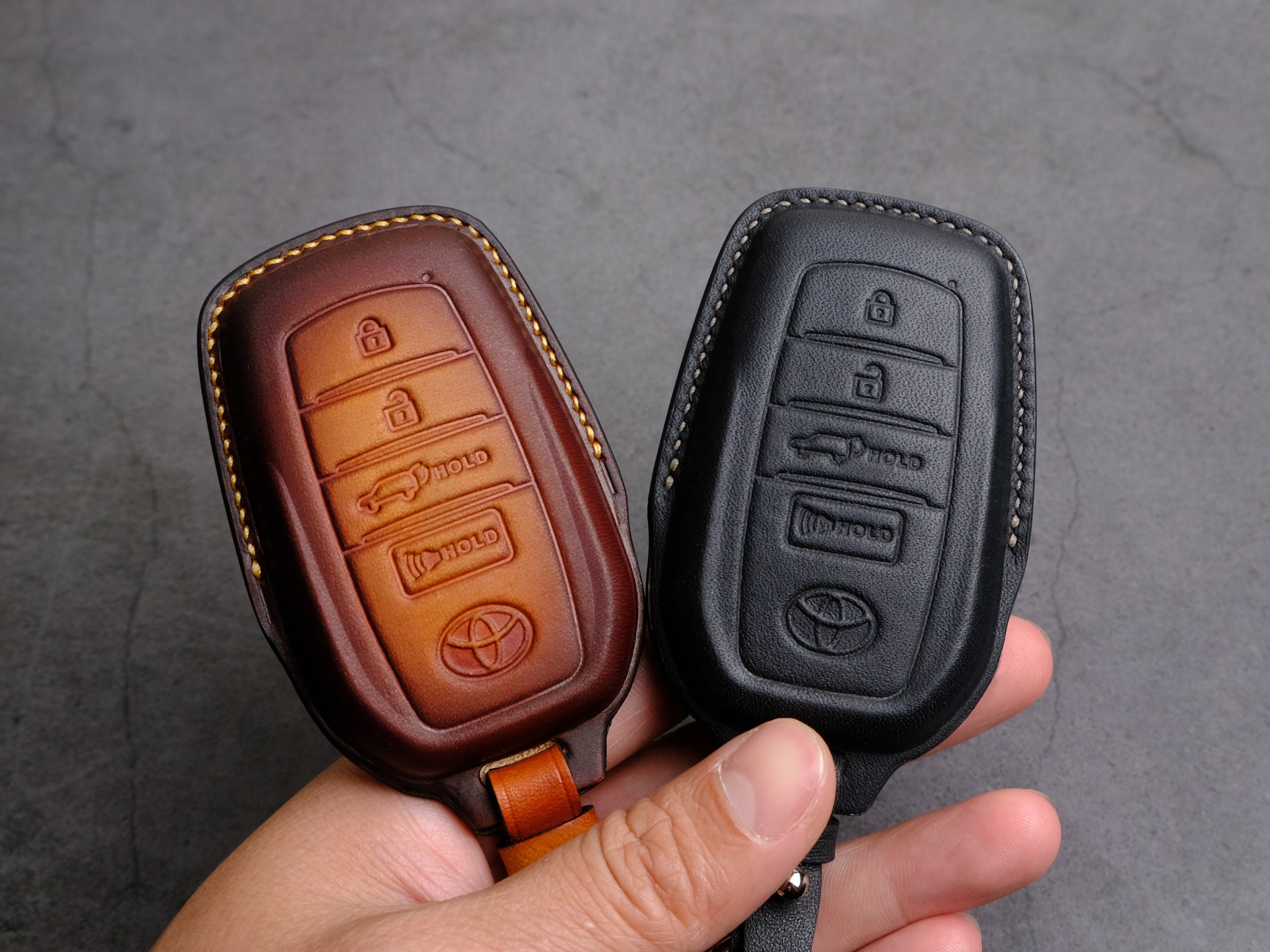 Cavlobe Zinc Alloy Key Fob Cover,Keychain,Full Protection Car Key Case For Toyota Venza Sienna Tundra Prius RAV4 Prime Land Cruiser Corolla Highlander 2025 Camry Keyshell Accessories(NO.038 Black