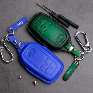 Funda para llavero Toyota Yaris Cross 2025/2024, llavero y soporte para control remoto Yaris, llavero de cuero personalizado con iniciales, regalo de cumpleaños