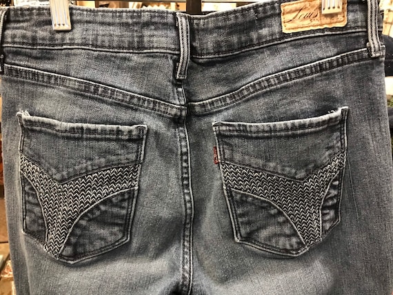 Levis demi curve straight hotsell