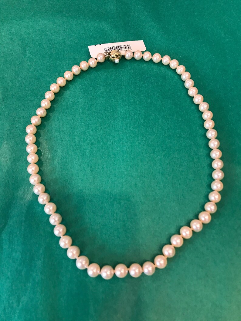 20 Pearl necklace