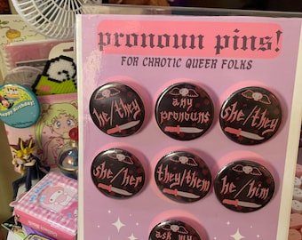 goth pronoun buttons, LGBTQ+ pin badges (58mm)