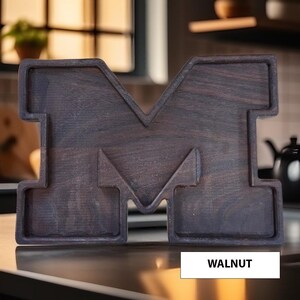 University of Michigan Decorative Wood Tray I Catch All Tray | Alumni Gift | Grad Gift | College Announcement | Custom Engraving bild 4