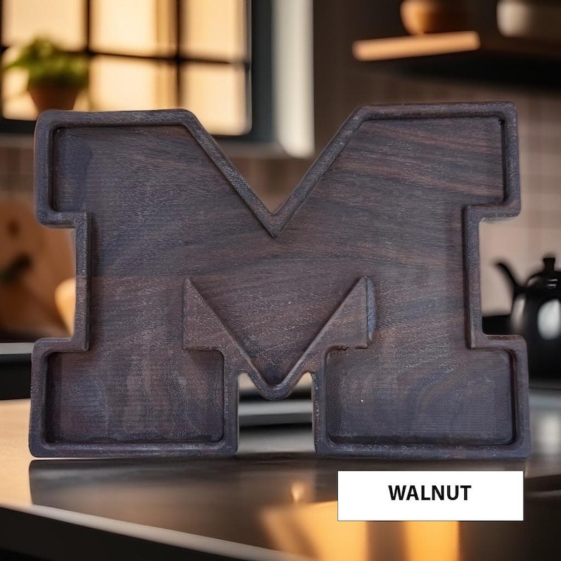 University of Michigan Decorative Wood Tray I Catch All Tray | Alumni Gift | Grad Gift | College Announcement | Custom Engraving bild 4