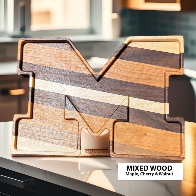 University of Michigan Decorative Wood Tray I Catch All Tray | Alumni Gift | Grad Gift | College Announcement | Custom Engraving bild 3