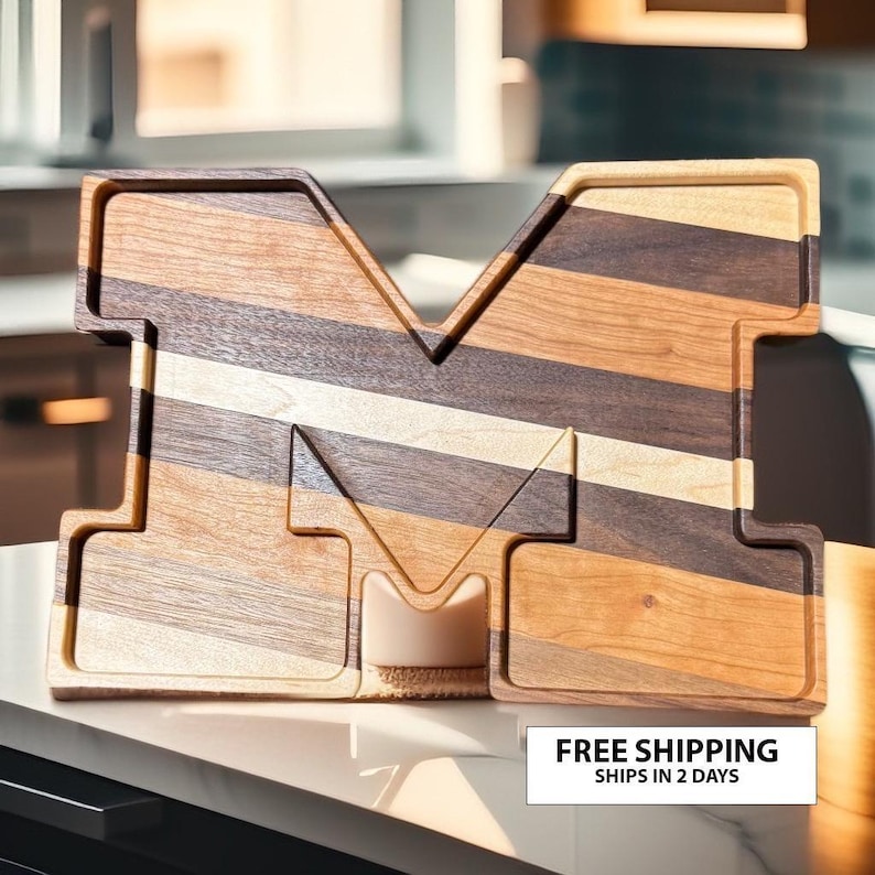 University of Michigan, Catch All Tray, Candy Dish, Trinket Tray, Desk Organizer, Wall Art, Charcuterie Board, Snack Tray, Tail Gate Decor, Table Decor, Alumni Gift, Graduation Gift, Graduation Announcements, Wood Tray, Serving Tray, Michigan Football, Personalized Gift, Unique Gift, Bar Decor, Executive Gift