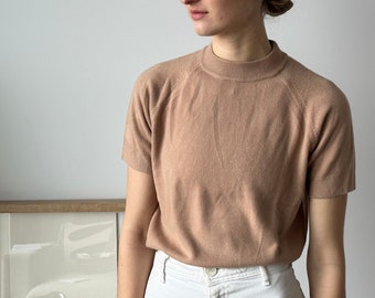 Vintage Designers Originals Camel Short Sleeve Sweater | Zipper closure at back neck | Soft Acrylic Casual Boxy Fit sweater