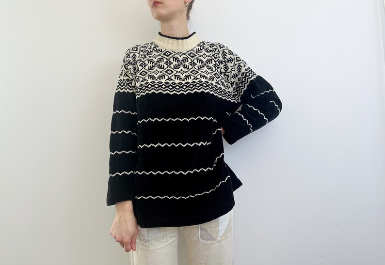 Vintage Chenille Sweater Black and White Snowflake Pattern Raglan Sleeve Erika & Co. image 3