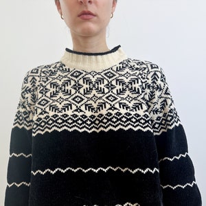 Vintage Chenille Sweater Black and White Snowflake Pattern Raglan Sleeve Erika & Co. image 4