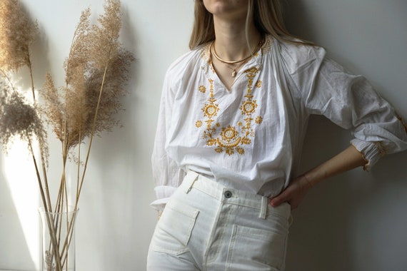 Vintage 70s Floral Embroidered Peasant Blouse | H… - image 1