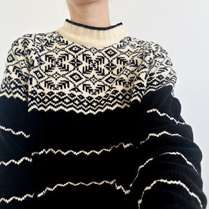 Vintage Chenille Sweater Black and White Snowflake Pattern Raglan Sleeve Erika & Co. image 7