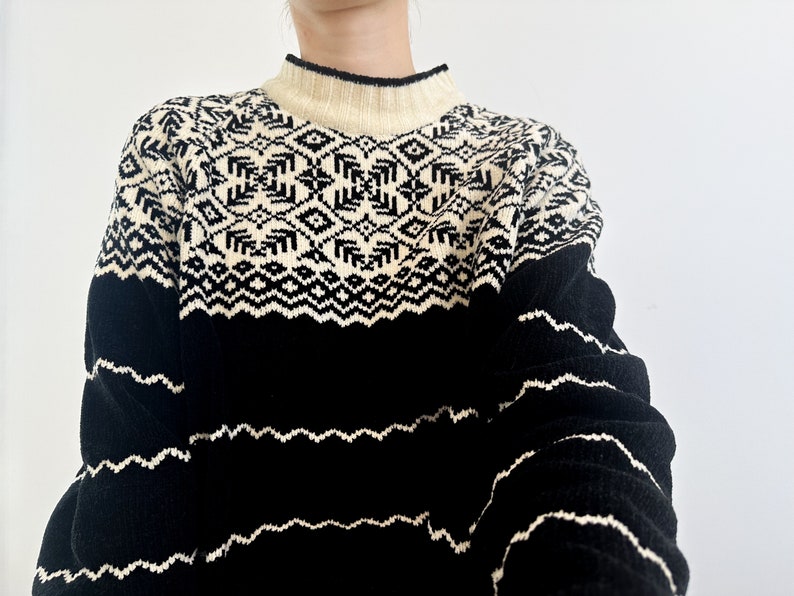 Vintage Chenille Sweater Black and White Snowflake Pattern Raglan Sleeve Erika & Co. image 7