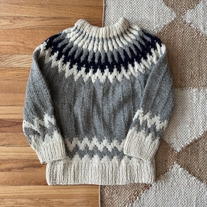 Vintage Hand-Knit Icelandic Wool Sweater – Nordic Lopapeysa Pullover