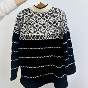 Vintage Chenille Sweater Black and White Snowflake Pattern Raglan Sleeve Erika & Co. image 10