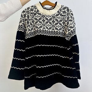 Vintage Chenille Sweater Black and White Snowflake Pattern Raglan Sleeve Erika & Co. image 9