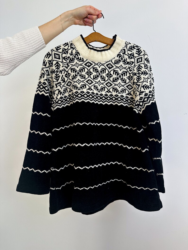 Vintage Chenille Sweater Black and White Snowflake Pattern Raglan Sleeve Erika & Co. image 9