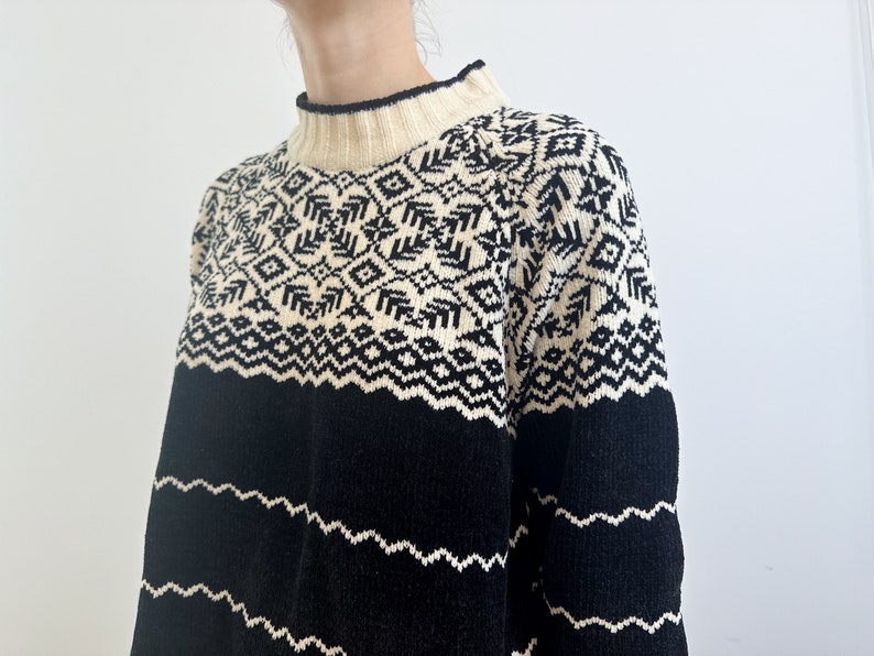 Vintage Chenille Sweater Black and White Snowflake Pattern Raglan Sleeve Erika & Co. image 5