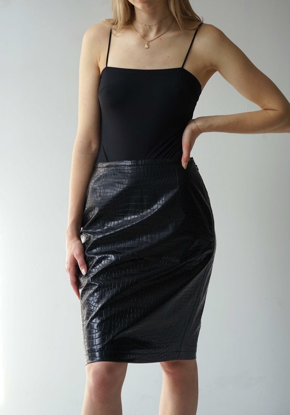 Black leather skirt size 4 hot sale