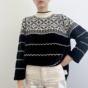 Vintage Chenille Sweater Black and White Snowflake Pattern Raglan Sleeve Erika & Co. image 2