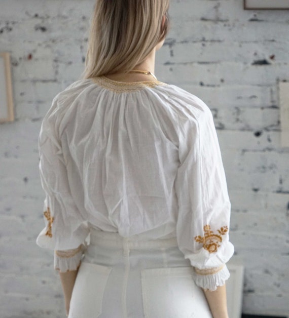 Vintage 70s Floral Embroidered Peasant Blouse | H… - image 3