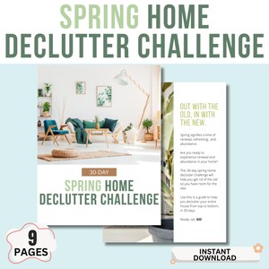 Op de afbeelding: Een digitale download getiteld "Spring Home Declutter Challenge" met een lichtgroen en wit kleurenschema. De afbeelding bevat een woonkamerscène en de tekst "Out with the old, in with the new."