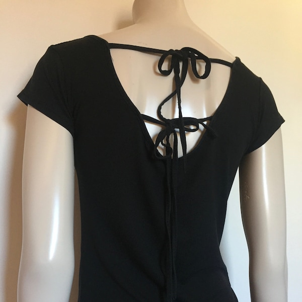 Vintage Women's Viscose Elastane Black Slim Top Shirt Cap Sleeve Cowl Neckline Open Back Tying Ribbons Detail Rounded Hem, size M L