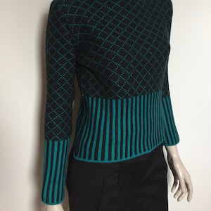Vintage 90&#39;s Women&#39;s Black and Green Striped Checkered Pattern MAX&CO Knitted Short Pullover Sweater Turtleneck Graphic Geometric, size M