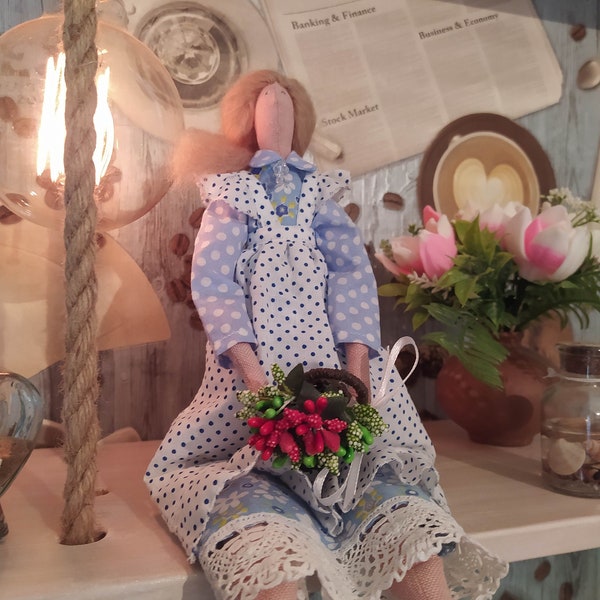 Tilda Puppe mit einem Korb voller Beeren, Handgemachte Puppe, Geschenk für ein Mädchen, Textilpuppe, Stoffpuppe, Puppe in einem Kleid, Puppe mit einem handgemachten Korb