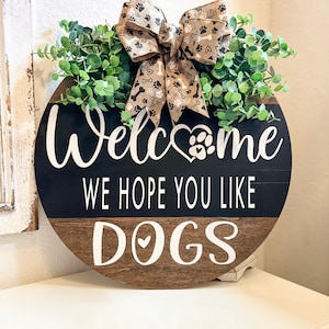 Décoration pour porte d&#39;entrée, Nous espérons que vous aimez les chiens, Couronne toute l&#39;année, Chien, Accroche-crochet de porte pour chien, Couronne de porte, Panneau chien drôle, Panneau de porte pour chien