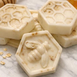 FREE UK DELIVERY! Handmade Oatie Bee mini soap | Plastic free packaging