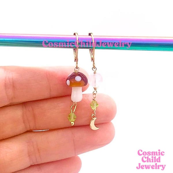 ミスマッチなキノコのイヤリング - 低刺激性 - ダングル＆ドロップイヤリング