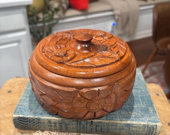 Vintage 1940's Hand-Carved Mango Wood Floral Design Trinket Jewelry Box with a Lid, 6"