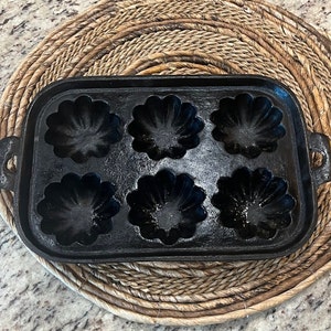 Cast Iron, Turks Head, Gem Pan, 12 Muffins, Collectable Cast Iron