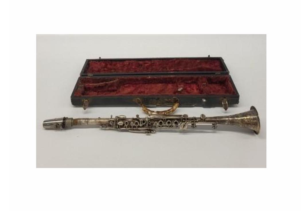 Vintage 1940's Cavalier Silver Plated Clarinet With Original Case Vintage 1940's Cavalier Silver Plated Clarinet With Original Case