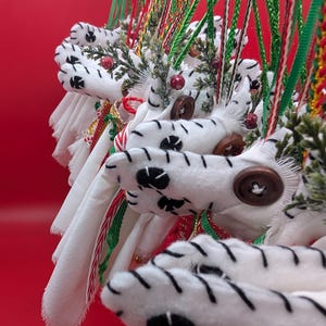 Ornamentos Mari Lwyd feitos à mão