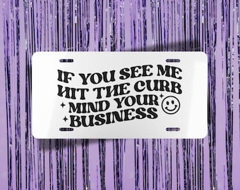 Si me ves chocar contra el bordillo, ocúpate de tus asuntos. Matrícula personalizada / Matrícula divertida.