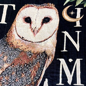 Bird decor for owl decor lovers. Nature inspired decor woven tapestry blanket with barn owl and latin saying Natura in Minima Maxima. This all cotton woven blanket with fringe around the edges is the perfect literary gift for fans of bookish merch to use in their cozy book nooks.