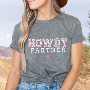 Pink Cowboy Shirt Pink Cowgirl Shirt Pink Cowgirl Costume White Cowboy Shirt Cowboy Costume Western Shirt Rodeo Shirt Texas Tee HOWDY SHIRT bild 3