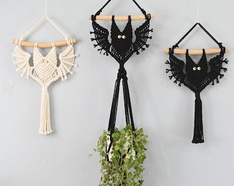 Bat Macrame Wall Hanging: Gothic Witchy Decor