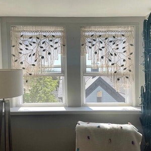 Macramé raamvalletje, keukengordijn met bladmotief, boho cafégordijn, handgemaakte botanische raamdecoratie, gordijn op maat