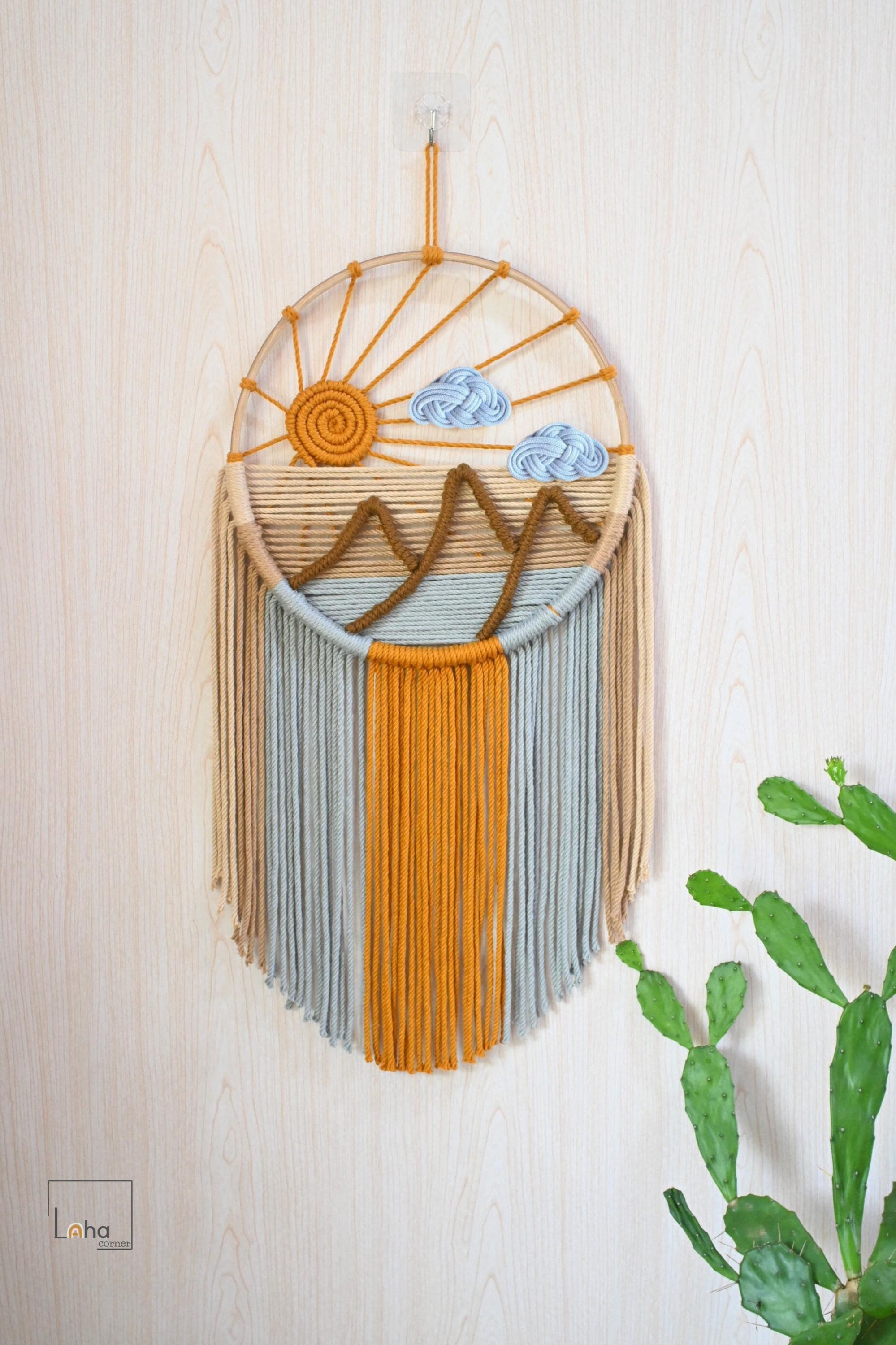 【マミー】バリ島羽根のオブジェとbohoウォールデコ Boho Wall Hanging, Sun Mountain Wall Decor, Handmade Macrame Wall