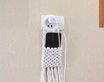 Makramee-Wandhalterung für Handys mit Ladefunktion: Boho-Nachttisch-Organizer