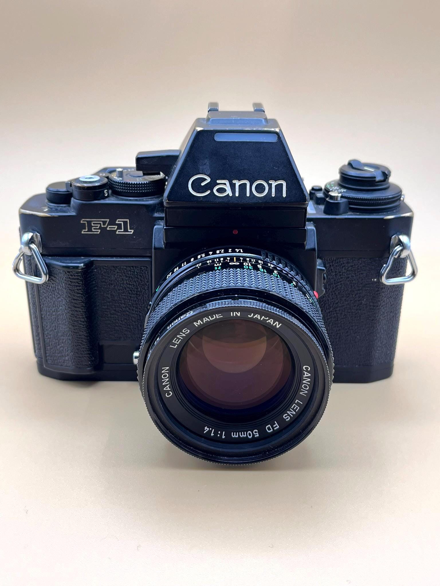 CANON F-1 ブラック フィルムカメラ FD 50mmレンズ付き そして、人生初のCanon機は、機械式フィルムカメラ「F-1」になった