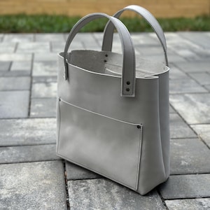 Weiße Nubukledertasche