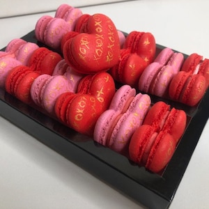 12 Heart Macaron
