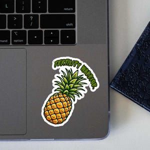Fruchtbarkeitskriegerin gebogene Ananas Sticker