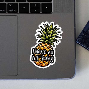 Tengo un bebé de FIV Pegatina de piña