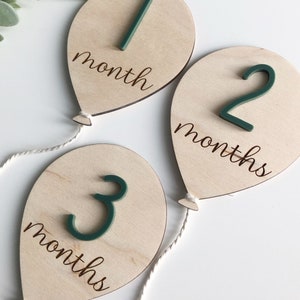 Ballon d'étape mensuel en bois pour photos de bébé | Signes marquants pour le nouveau-né | Cadeau baby shower | Faire-part de naissance