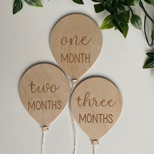 Ballon d'étape mensuel en bois pour photos de bébé | Signes marquants pour le nouveau-né | Cadeau baby shower | faire-part de naissance | Signe de grossesse