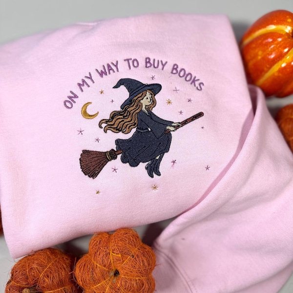 Bluza z haftem "W drodze po książki" z czarownicą | Sweter na Halloween w stylu książkowym | Moda jesienna